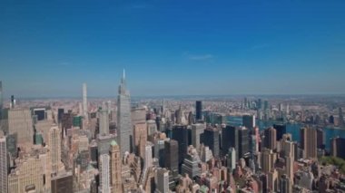 Manhattan 'daki gökdelenlerdeki Empire State Binası' nın panoramik manzarası. New York, ABD.