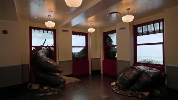Godzilla Beklimmen Empire State Gebouw Kijken Ramen Toeristen Effect Naar — Stockvideo