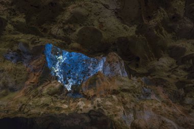 Quadirikiri Mağaraları 'nın içine bakın. Aruba.