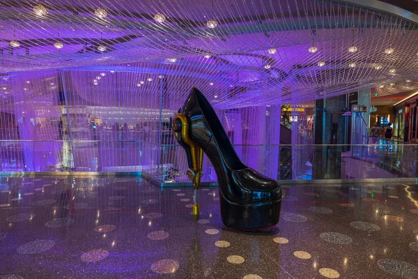 Giant Black High Heel Shoe One Biggest Photo Opportunities Hotel — Stock Photo, Image