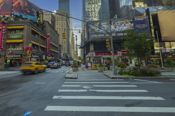 Yazın Manhattan Yaya Geçidi Olan New York Caddesi Manzarası New — Stok fotoğraf