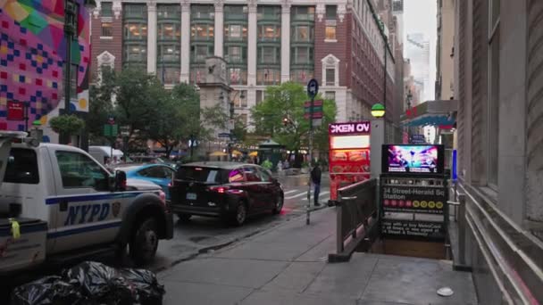 Uitzicht Het Invoeren Van Metrostation Street Herald Broadway Manhattan Naar — Stockvideo