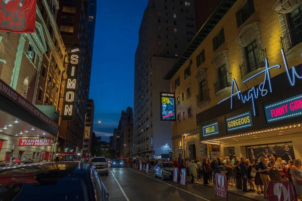 Evening View People Line See Famous Musical August Wilson Theater — Stock Photo, Image