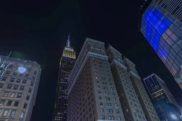 Nattlig Utsikt Över Topparna Empire State Building Och Skyskrapor Från — Stockfoto
