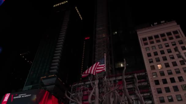 Όμορφη Νυχτερινή Θέα Των Ουρανοξύστες Του Μανχάταν Κόκκινη Σκάλα Στην — Αρχείο Βίντεο