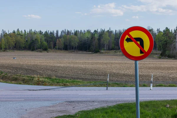 Pohled Zblízka Dopravní Značku Zakazující Odbočit Doleva Švédsko — Stock fotografie