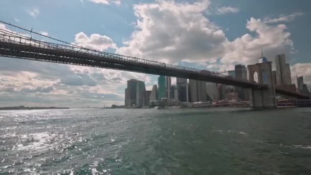 Прекрасный Вид Бруклинский Мост Через Реку Гудзон Нью Йорк Сша — стоковое видео
