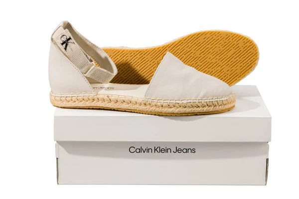 Vista Primer Plano Calvin Klein Espadrillos Aislados Sobre Fondo Blanco —  Fotos de Stock