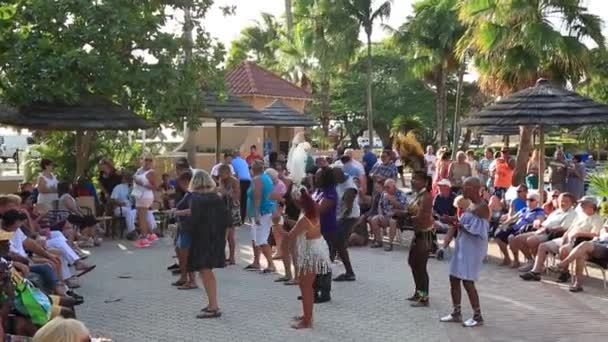 Otel Divi Village Golf Sahil Tatil Köyü Misafirleri Için Performans — Stok video