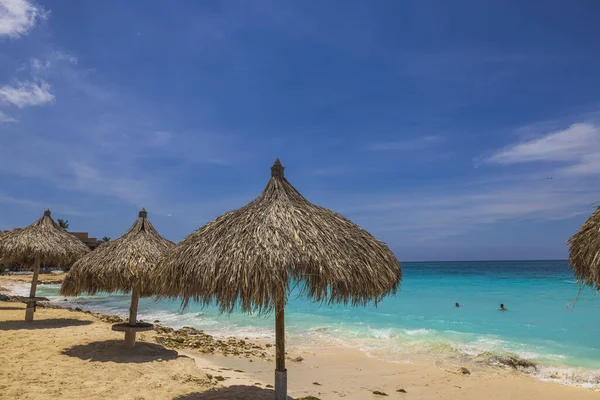Beautiful View Beach White Sand Sun Loungers Parasols Backdrop Turquoise — Stock Photo, Image