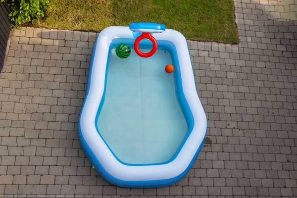 Bela Vista Superior Piscina Infantil Inflável Com Água Jardim Casa — Fotografia de Stock