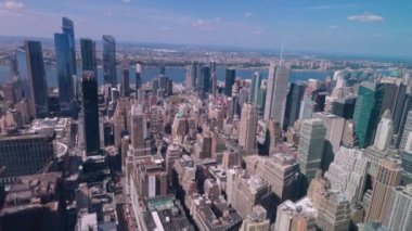 Gökdelenlerin güzel hava manzarası ve Manhattan New York 'taki Macy' nin 34. Cadde Dükkanı. - New York. ABD.