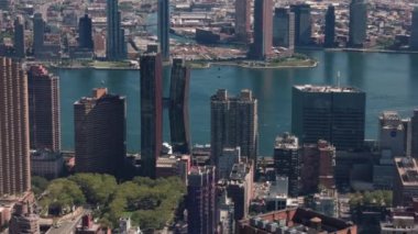 New York 'taki Manhattan gökdelenlerinin en üst görüntüsünü kapatın. ABD.