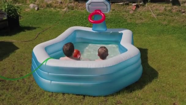 Boys Inflatable Outdoor Swimming Pool Bathe Water Throw Ball Basketball — Stock Video