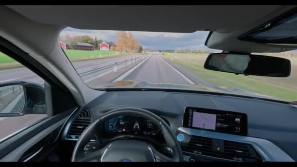 Close Widok Góry Przyspieszenie Bmw Ix3 Samochód Elektryczny Autostradzie Letni — Wideo stockowe