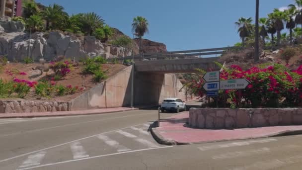 Pojazd Skręca Lewo Widelcu Drogi Koncepcja Transportu Gran Canaria Las — Wideo stockowe