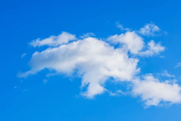 Όμορφη Θέα Του Γαλάζιου Ουρανού Λευκά Σύννεφα Κινείται Μέσα — Φωτογραφία Αρχείου