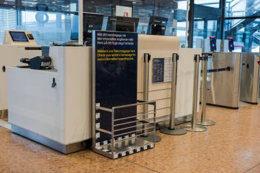 İsveç, Arlanda Havaalanı 'ndaki uçuş kontrol masasının yakın görüntüsü. 
