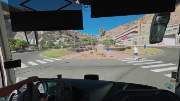 Close View Driver Driving Mercedes Benz Tourist Bus Tourists Highway — стокове відео
