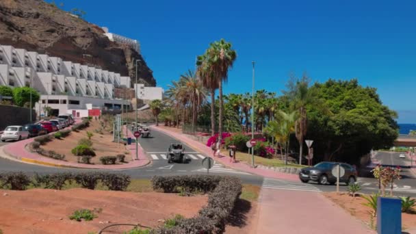 在拉斯帕尔马斯市中心的高速公路上 游客可以在越野的Utv路上看到美丽的风景 大加那利亚西班牙 — 图库视频影像