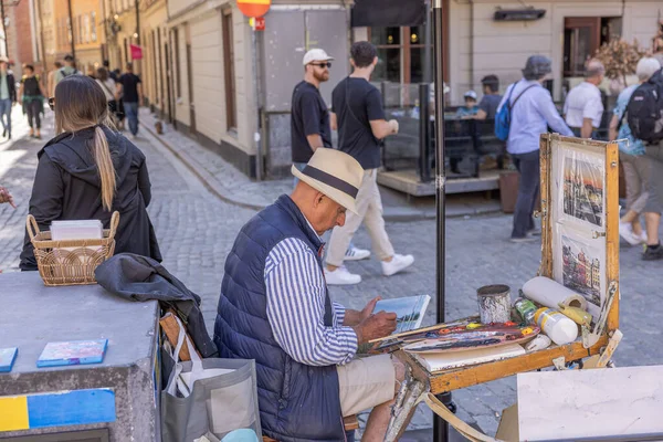 Stockholm 'ün güneşli yaz gününde eski ressamların el boyama manzarası. İsveç. Stockholm.