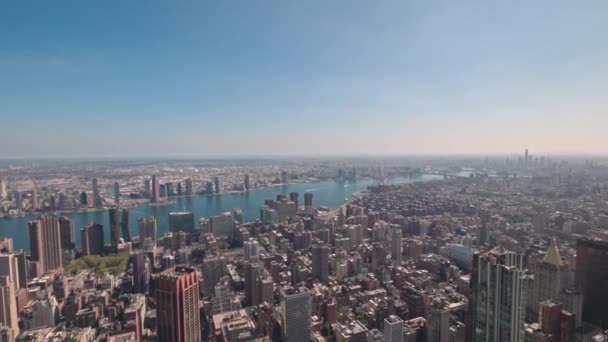 Prachtig Uitzicht Vanuit Lucht Hudson Rivier Manhattan Achtergrond Van Wolkenkrabbers — Stockvideo