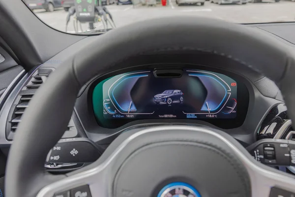 Yeni elektrikli araba BMW iX3 M-sporunun tasarım hız göstergesini kapat. 