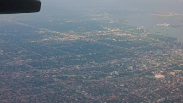 在机场降落时 从飞机窗口俯瞰迈阿密风景的美景 — 图库视频影像