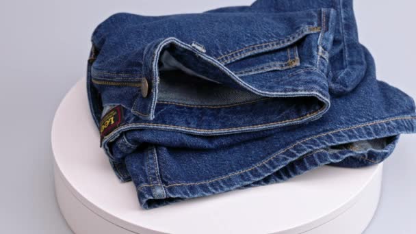 Niebieska Spódnica Jeansowa Lee Obrotowym Krążku — Wideo stockowe