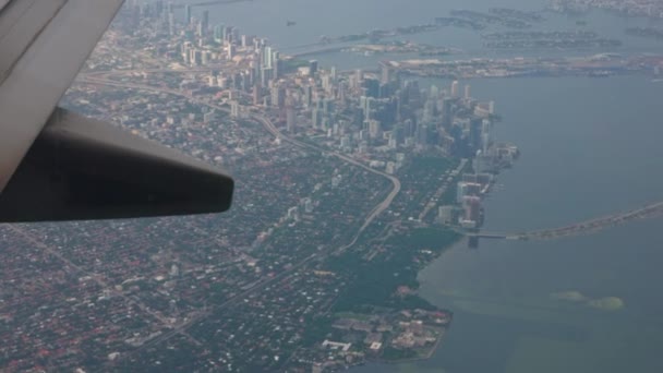 Bela Vista Aterrissagem Janela Avião Com Vista Para Cidade Miami — Vídeo de Stock