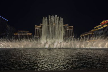 Bellagio çeşmeleriyle Las Vegas 'ın güzel manzarası. Las Vegas mı? ABD.