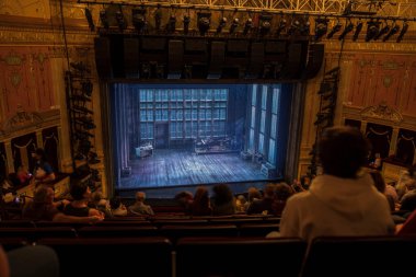 Broadway 'deki izleyiciler Michael Jackson temalı gösteriyi sabırsızlıkla bekliyor. - New York. ABD.