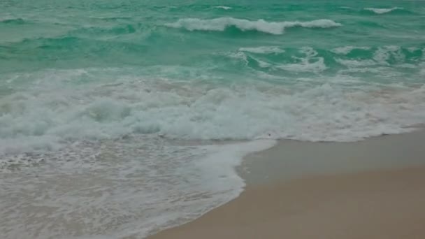Bouřlivý Den Miami Beach Havarovanými Vlnami Atlantický Oceán Písčité Břehy — Stock video