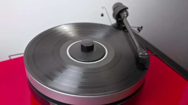 Lose View Playing Vinyl Record Turntable — Stock Video