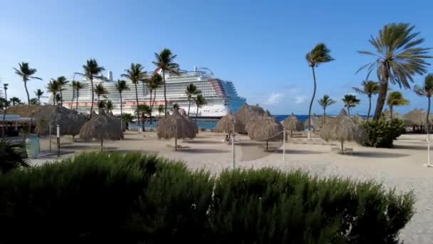 Wspaniały Widok Statek Wycieczkowy Dokowany Porcie Curacao Morzu Karaibskim Czas — Wideo stockowe