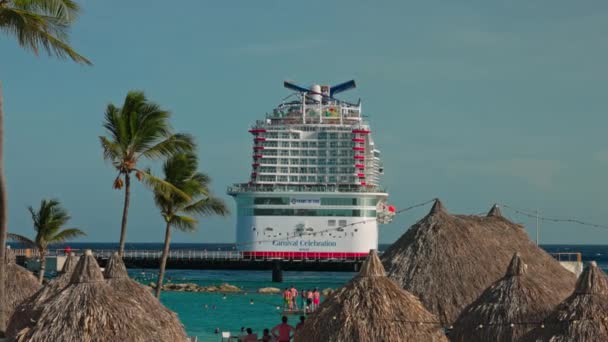 Statek Wycieczkowy Odpływa Portu Curacao Wyruszając Podróż Morza Karaibskiego — Wideo stockowe