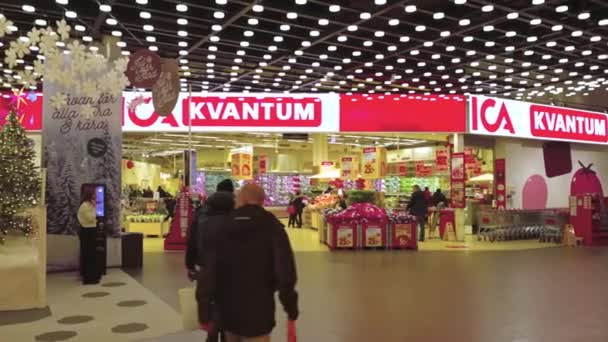 Schöne Innenansicht Des Einkaufszentrums Für Die Weihnachtsfeiertage Geschmückt — Stockvideo
