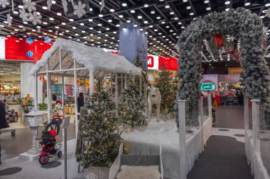 Granby Hypermarket 'in Noel tatili boyunca güzel dekore edilmiş lobisi.. 