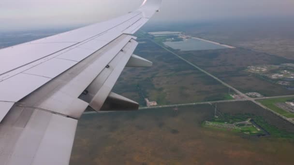 Vacker Utsikt Från Flygplansfönstret Panorama Över Naturlandskapet Landning Miami Airport — Stockvideo