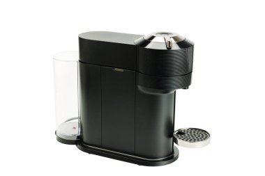 Beyaz arka planda izole edilmiş kapsül kahve makinesinin yakın görüntüsü. İsveç. 