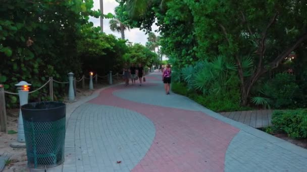 Beautiful View Walking Street People Stroll Atlantic Ocean Warm Evening — Stock Video