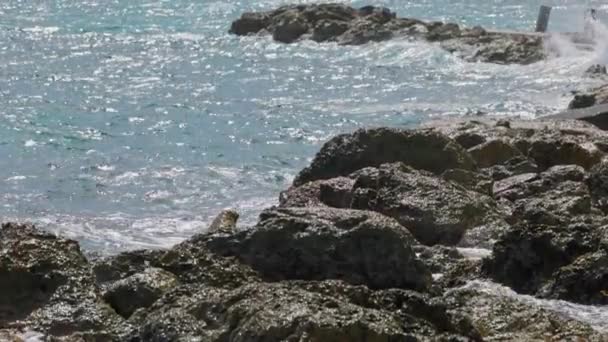 Όμορφη Θέα Της Καραϊβικής Θάλασσας Την Ισχυρή Σύγκρουση Των Κυμάτων — Αρχείο Βίντεο