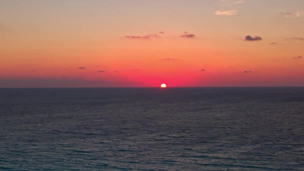 Meksika Karayip Denizi Üzerinde Güneşin Doğuşunun Güzel Manzarası — Stok video