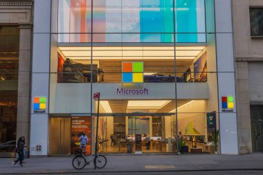 5. Cadde 'deki Microsoft merkez kampüsünün yakın görüntüsü. - New York. ABD. 