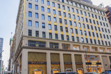 New York 'taki Bulgari butik binasının bulunduğu Beşinci Cadde' nin güzel manzarası. ABD. 