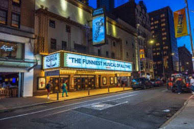 New York Broadway 'deki Eugene O' Neill Tiyatrosu 'nun canlı akşam manzarası 