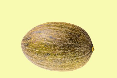 Sarı arka planda izole edilmiş olgun kavun manzarasını kapat.