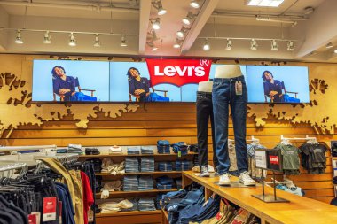 Levi 'nin çocuk giyim reyonunda Macy' nin dükkanında kot pantolon sergileniyor. - New York. ABD. 