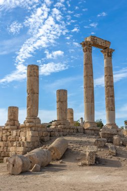 Amman Kalesi 'ndeki tamamlanmamış Roma Herkül Tapınağı Ürdün' de Amman şehir merkezinde bir arkeolojik alandır.. 