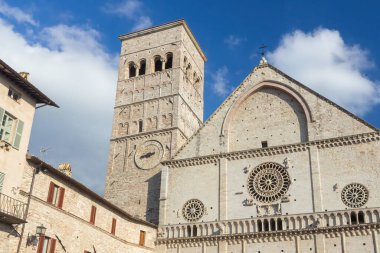 San Rufino Katedrali manzarası. İtalyan Assisi 'de. Umbria. Yatay olarak. 